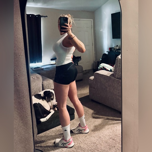 Meet your Posher, Makenzie - Picture 2 of 5